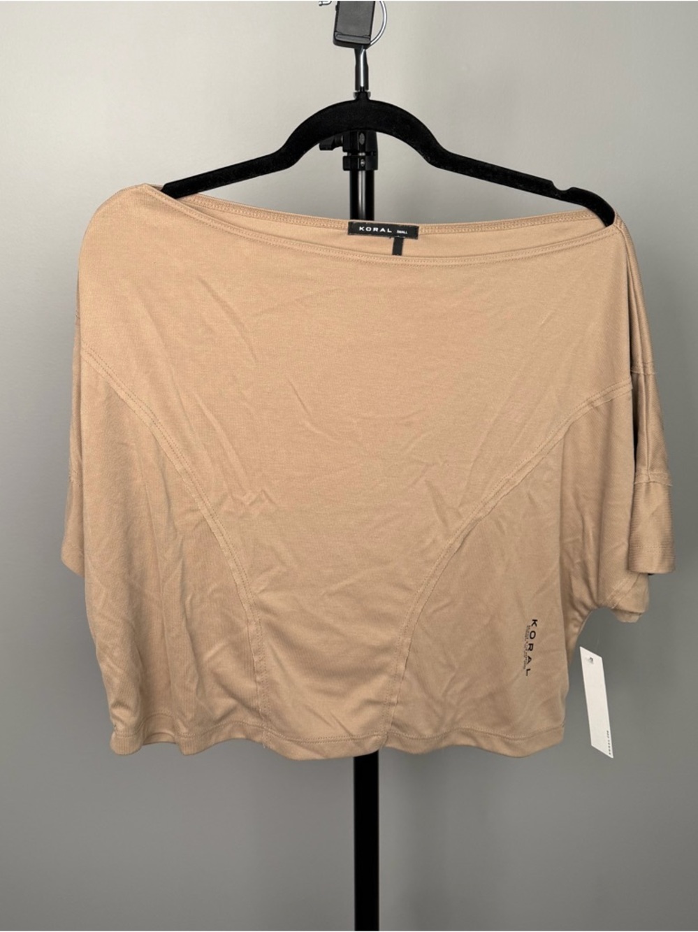 Koral Beige Off-Shoulder Boxy Short Sleeve Top
Deflect Marlow Crop Top Coriander